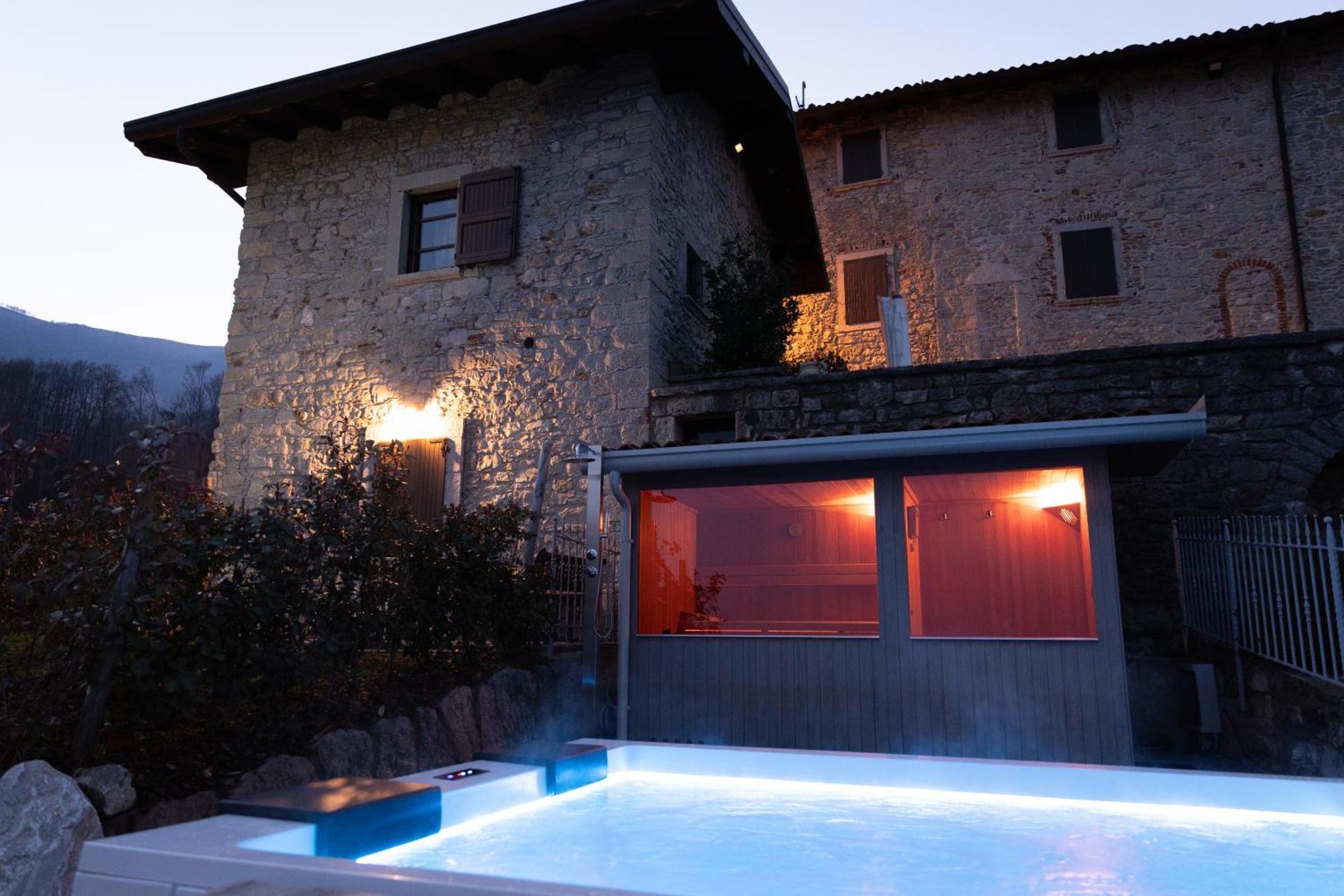Ca' Baetti L'Antico Borgo Bed & Breakfast Roncola Luaran gambar